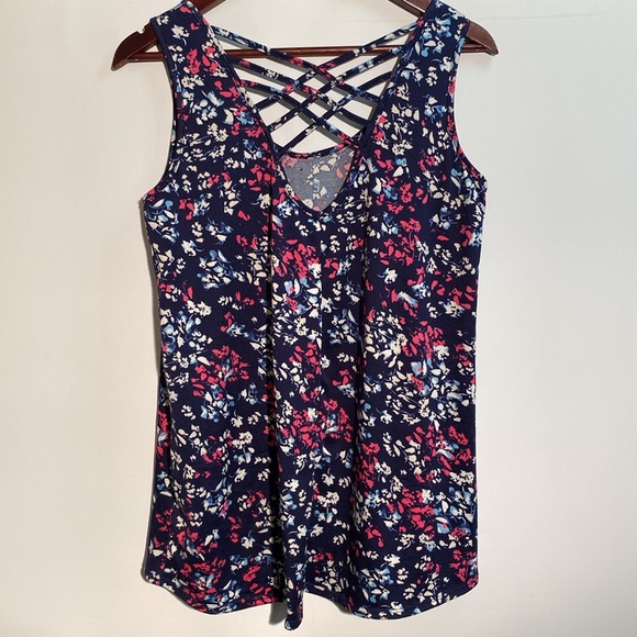 2 dye 4 - pretty floral sleeveless top. Size M - Picture 2 of 9
